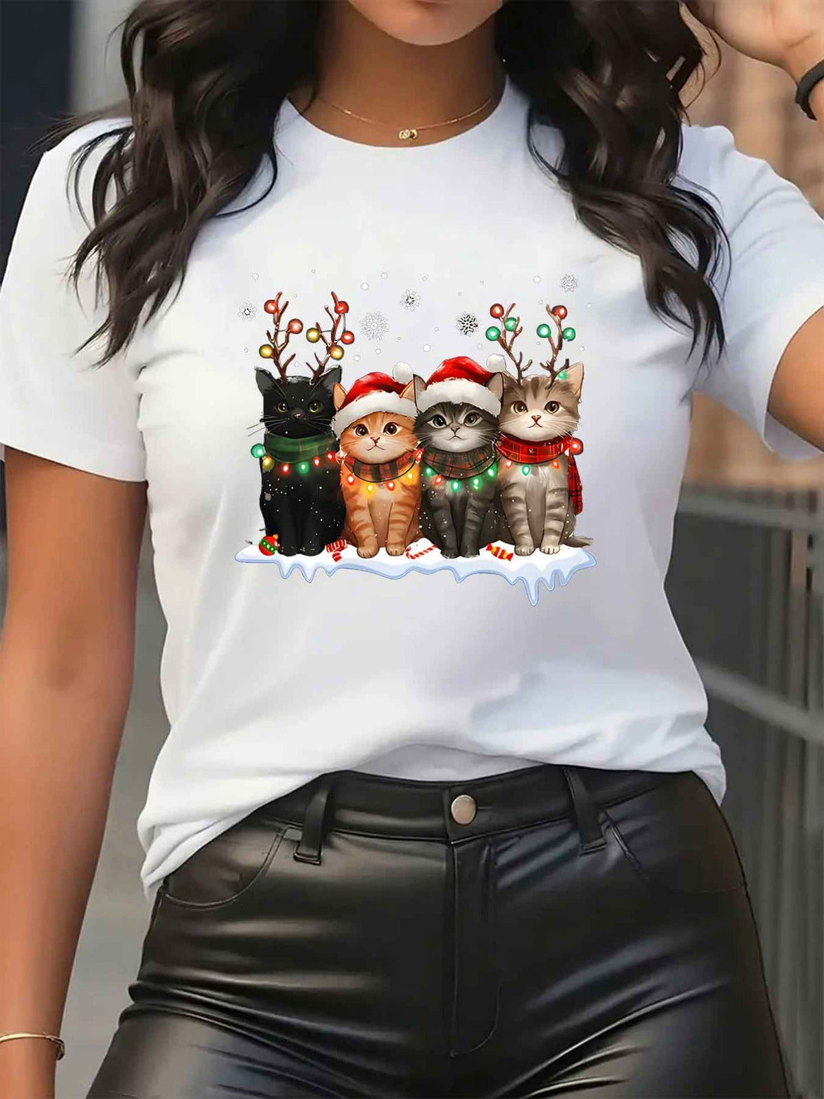 Holiday Cat Graphic Crew Neck Tee Home Living Kitchen Soft Lightweight Top